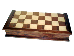 Gevin - AA1801-05: 18-inch Folding Walnut Chess Board with Extruded Side Frames - Closed