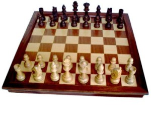 Gevin - AA1801-05: 18-inch Folding Walnut Chess Board with Extruded Side Frames - Open